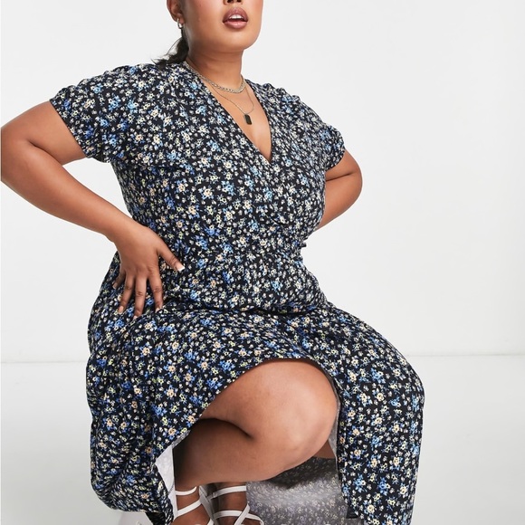 ASOS Design Curve Tiered Wrap Dress Black Blue Tie Front Floral Maxi Size 18 - Picture 3 of 8